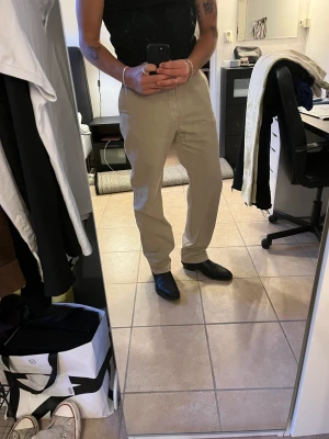 Hope byxor - Vida beiga chinos från hope  Strl 50 men insydda i midjan så sitter mer som en 48