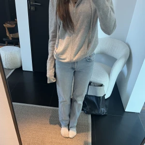 Zara jeans - Jätte snygga Zara mid waist jeans som inte säljs längre🫶