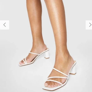 Klack skor - Säljer mina nya helt oanvända klackskor som jag planerat att ha på min bal, men de passade inte mig. Pris kan diskuteras och det är bara att höra av sig vid frågor! Frakt ingår inte💕