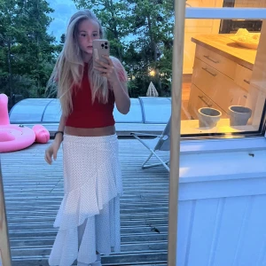 LÅNG KJOL  - Såå fin lång kjol med lite volanger!!!