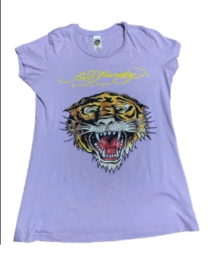 Ed hardy t-shirt - Jätte fin ed hardy tröja jag köpte på plick men kommer inte till så mycket användning