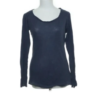 Långärmad tröja - En jättefin långärmad tröja liknande de trendiga intimissimi tröjorna i tyget!😄 superskön och perfekt till sommaren!😊