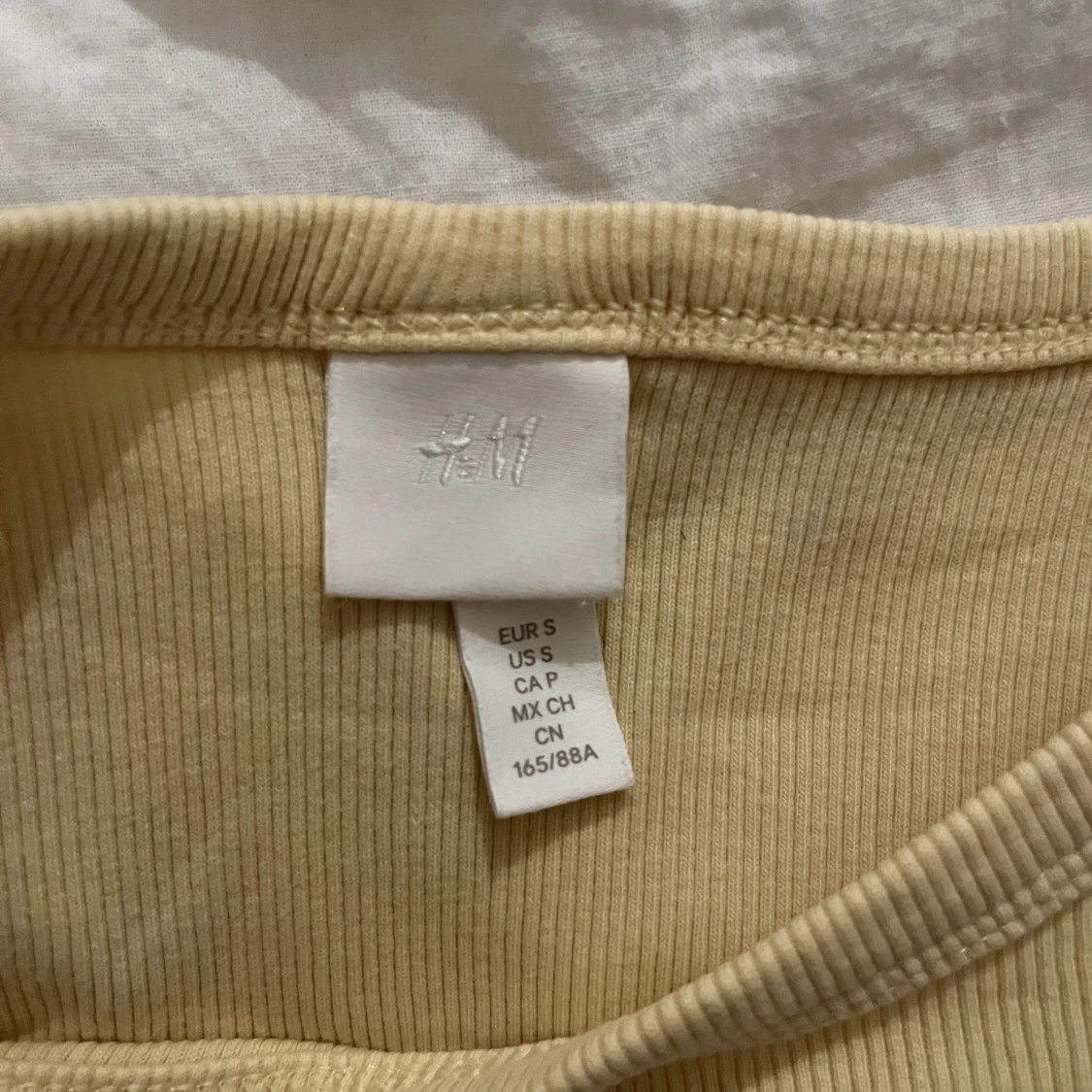 Gult ribbat linne - 90