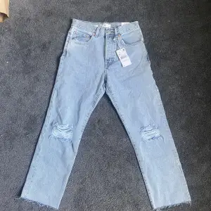 Jeans från MANGO som alldrig blivit använda då dom är för stora på mig. Storlek 36☺️