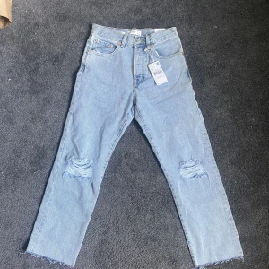 Jeans - Jeans från MANGO som alldrig blivit använda då dom är för stora på mig. Storlek 36☺️