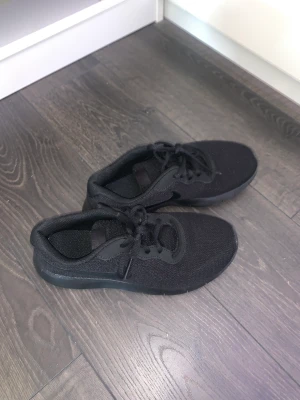 Nike skor - Nike skor svarta. Använda en gång, helt nya. Köpta för 669