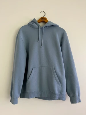 ljusblå hoddie - ljusblå hoodie i storlek M