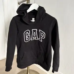 Supermysig hoodie med fleece på insidan och i toppenskick pga fåtal användningar🤍