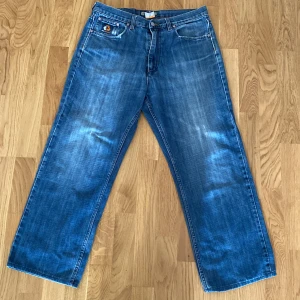 Clinic laboratories jeans  - Ett par baggy jeans med schysst blekning och bra skick