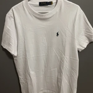 RL storlek M - Ralph Lauren i storlek M Oanvänd 