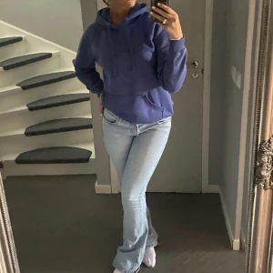 Hoodie  - Super fin hoodie från Bik Bok i storlek S, pris går att diskutera💞