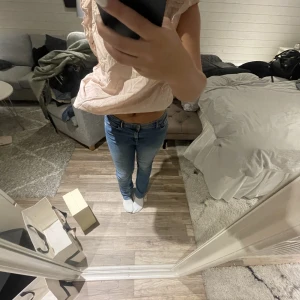 Mid jeans  - Ett par lite tightare jeans men super stretchiga, kommer ifrån tommy hilfiger och köptes förra året för 900! Säljer för 360, går att pruta ! 