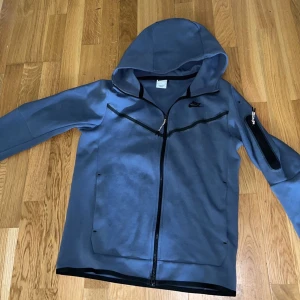 Nike tech fleece  - Nike tech fleece helt ny inga fläckar eller hål storlek s köpt från jd sports 