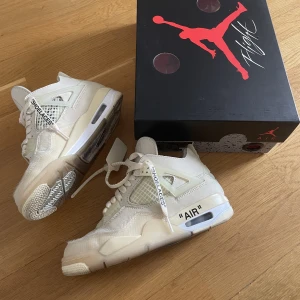 Jordan 4 - Air jordan 4, off white, sail.  I storlek 35,5. Kommer med orginallåda och alla tillhörande snören.  Kvitto finns köpta på SNKRS