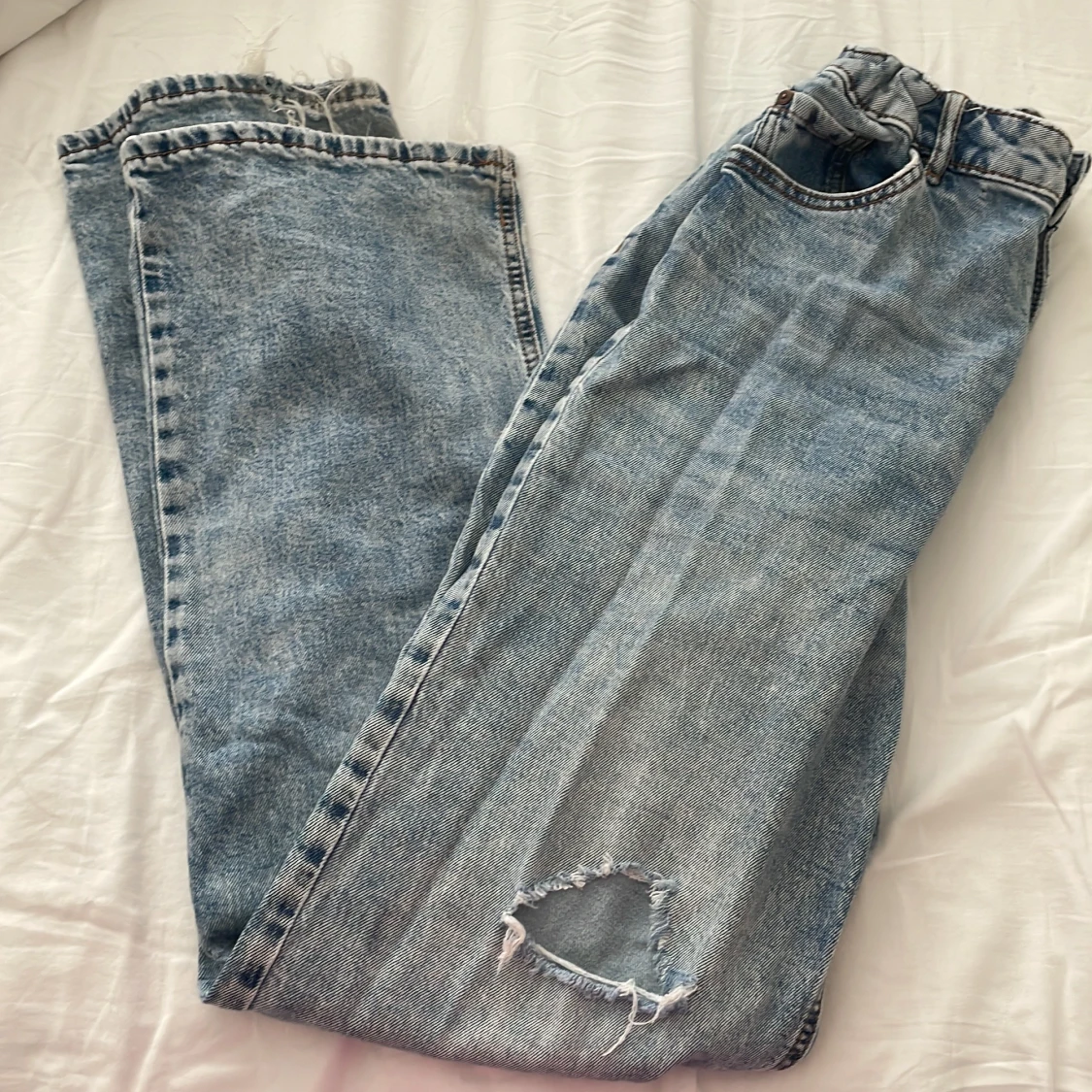 Jeans med hål - 90