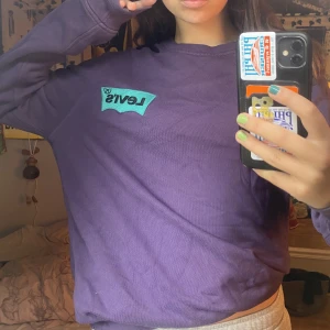 Lila Levis sweatshirt 💜 - Vintage Levis sweatshirt i mycket bra skick💜