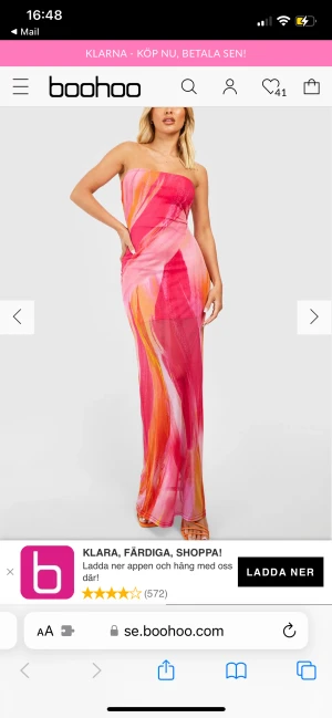 Klänning  - Säljer denna klänning från Boohoo. Den är aldrig använd och prislapp sitter kvar. Jag säljer den för 180 kr. 