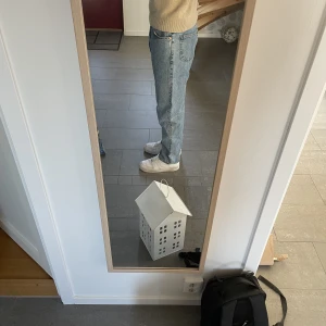 WEEKDAY Jeans  - Knappt använda WEEKDAY jeans i väldigt bra skick.  Nypris: 600