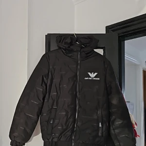 Vinterjacka  - En helt ny jacka i str M (liten) pga fel str till sonen 