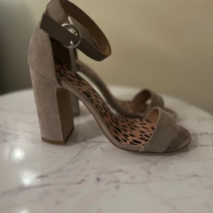 New look block sandaler  - Oanvända, mocka imitation 