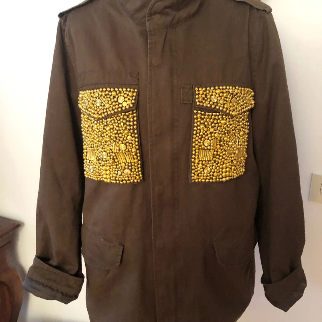 Armyjacka med tryck och rosor