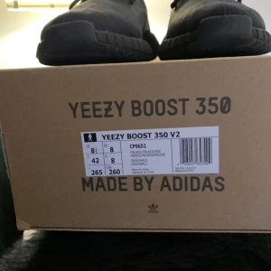 Yezzy 350 - Yezzy 350 Nya oanvända  Svarta nya 42