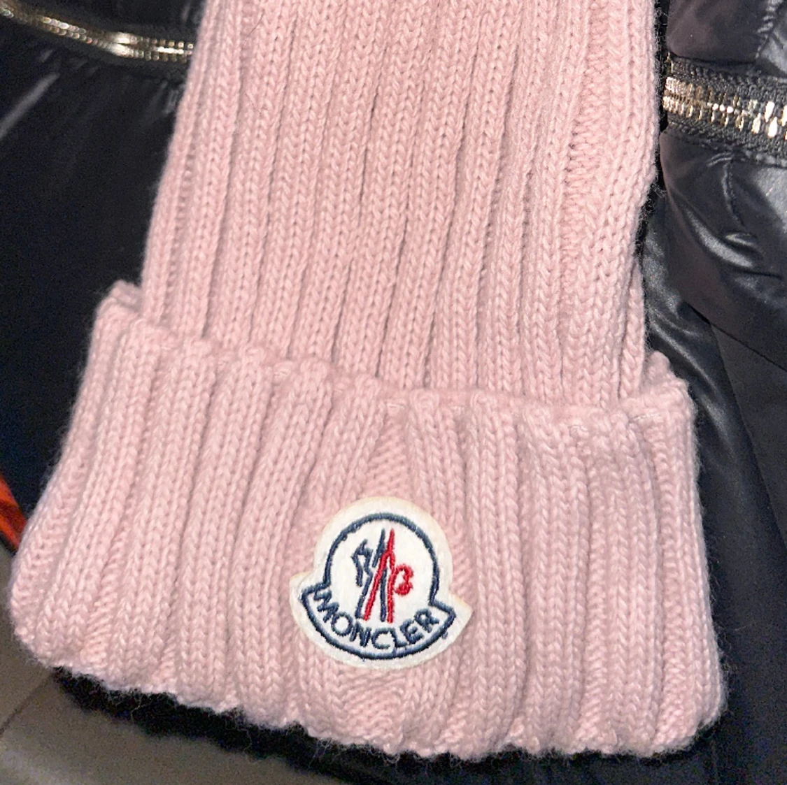 Fin moncler mössa 