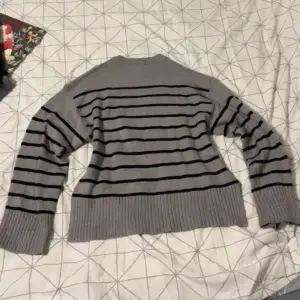 Säljer denna stickade tröjan från lager 157 