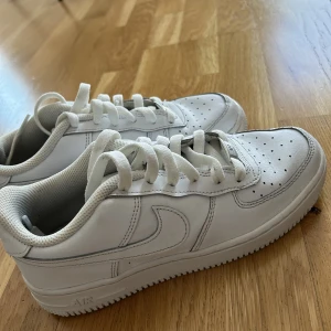Nike air force - Säljer pågrund av att dom är för stora. Använda fåtal gånger  Pris kan diskuteras!