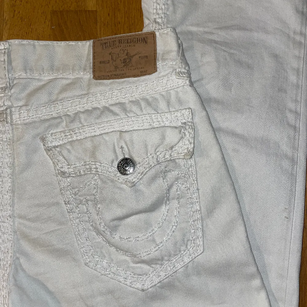 True Religion All white Super qts…. 36x32 möjlighet att dye:a finns annrs ba rikigt sjuka All white jeans , Seen on Sematary U already kno Öpen för pris förslag . Jeans & Byxor.