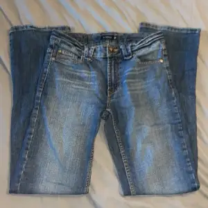 Jeans från lindex i storlek 38. Inga tecken på användning. Pris kan diskuteras
