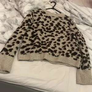 Tröja - Leo pard tröja