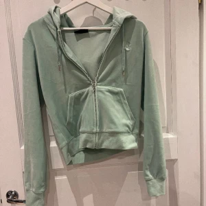 juicy kofta  - säljer min ljusgröna juicy kofta som är helt oanvänd! 💘(pris kan diskuteras vid snabbt köp)