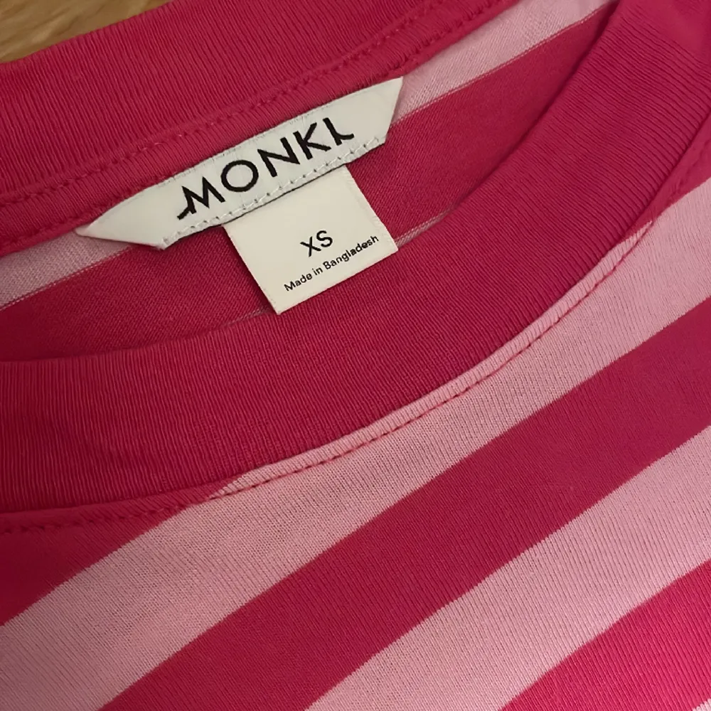 Säljer denna jättemysiga långärmade tröjan då den inte är min stil längre💓. T-shirts.