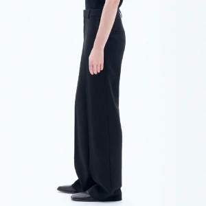 Filippa K Hutton Trousers - Världens bästa byxor om jag får säga det själv. Tyvärr har de blivit för små för mig, jag har använt dem sparsamt och de är i mycket bra skick. Nypris: 2400kr
