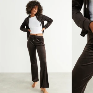 Gina velour pants bruna - Mjuckisbyxor Storlek M bruna, sälj pga fel storlek i väldigt bra skick inga slitas. Från Gina trico. (Inte mina bilder)