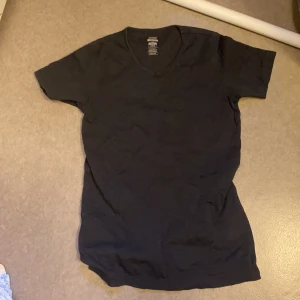 Basic t-skirt - Storlek L