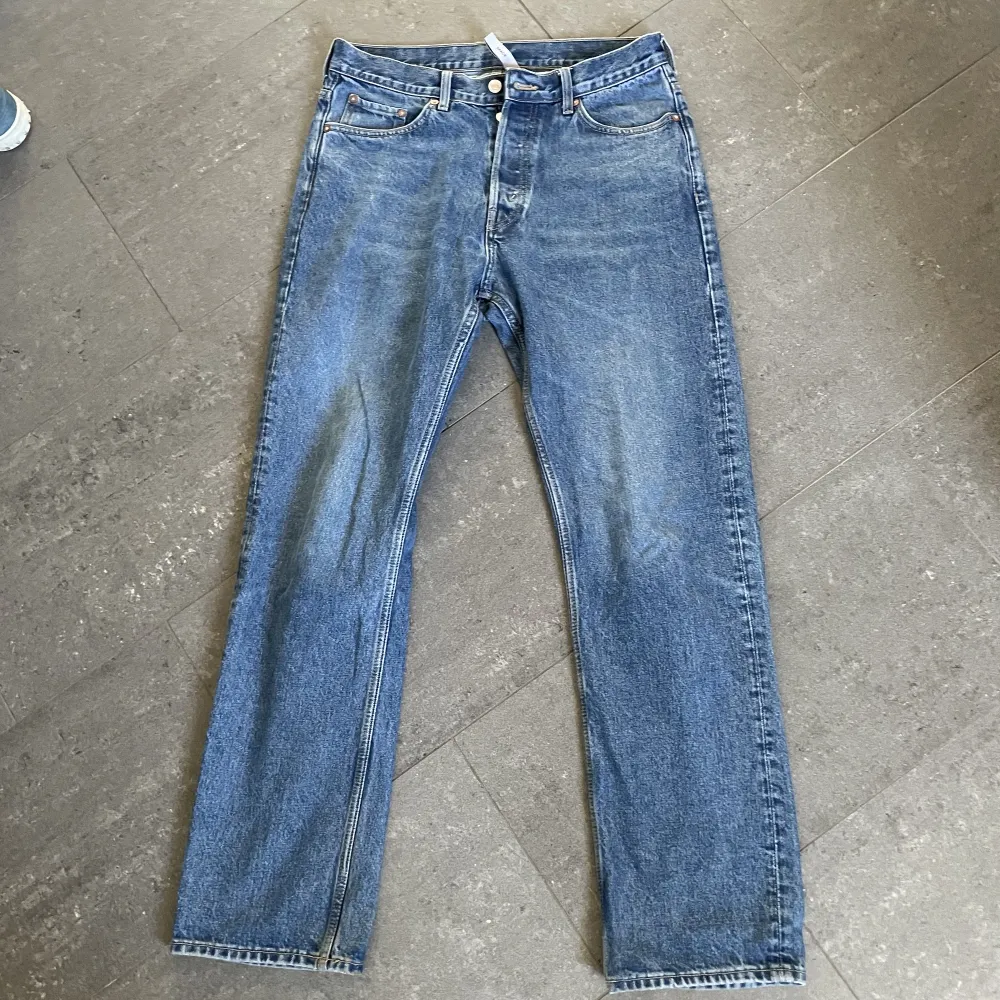 Sparsamt använda WEEKDAY jeans.  Nypris: 600kr. Jeans & Byxor.