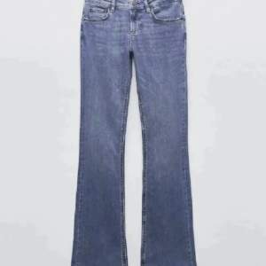 Zara bootcut jeans jätte snygga på!!❤️