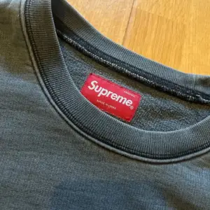 Vintage supreme sweater C.10/10 pris kan diskuteras.