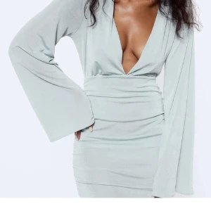 Klänning NAKD - Säljer denna underbara klänningen, aldrig använd! 💙