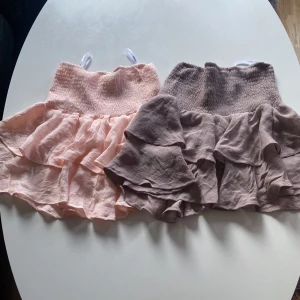 Kjolar - Säljer två shein kjolar för 50 kr + frakt! De är i storlek XS💗💗