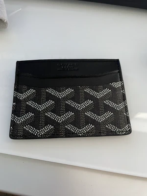 Goyard korthållare  - Säljer den här korthållaren som är oanvänd. Den är unisex. Kan frakta eller mötas upp 