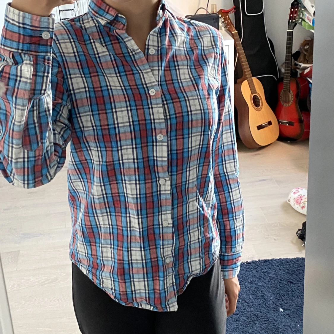 Blå,vit och röd skjorta  - 90