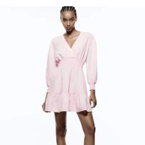 Superfin klänning från zara i härlig rosa färg, fint skick 💗