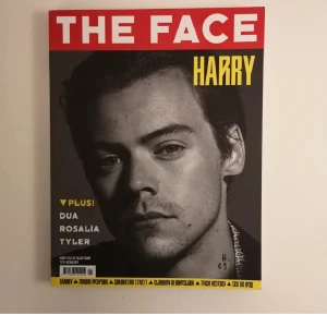 EXKLUSIV HARRY STYLES TIDNING -                                                   Harry Styles pryder omslaget till The Face Magazine! Höstutgåvan 2019. - I nyskick 🌟     
