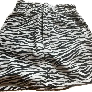 Jeans kjol zebra mönstrad, oanvänd 