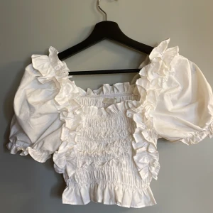 Somrig blus - Blus från Missäy, blusen är i stretchigt material