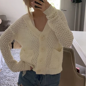 Stickad tröja - Stickad tröja från vero Moda som är super skön men inte kommit till någon användning alls😔❤️