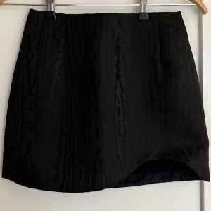 Svart kjol - Svart minikjol i från Zara. Aldrig använd och därmed i super bra skick!  